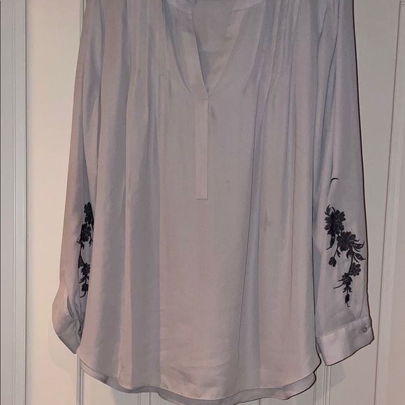 Simply Vera Vera Wang Light Pink Tunic with Navy Sleeve Embroidery - Picture 5 of 7